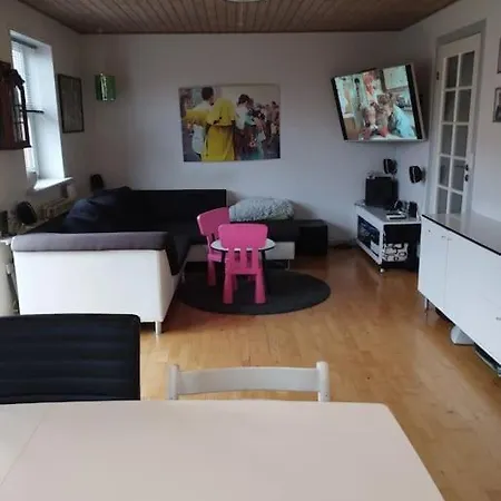 Cozy House Close To Shops & Lägenhet Svenstrup
